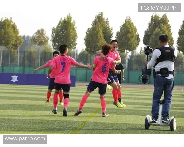 该死的足球背后隐藏的激情与痛苦的故事