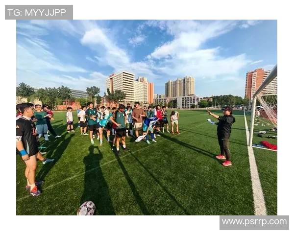 足球瞬间定格在镜头下展现激情与梦想的完美结合